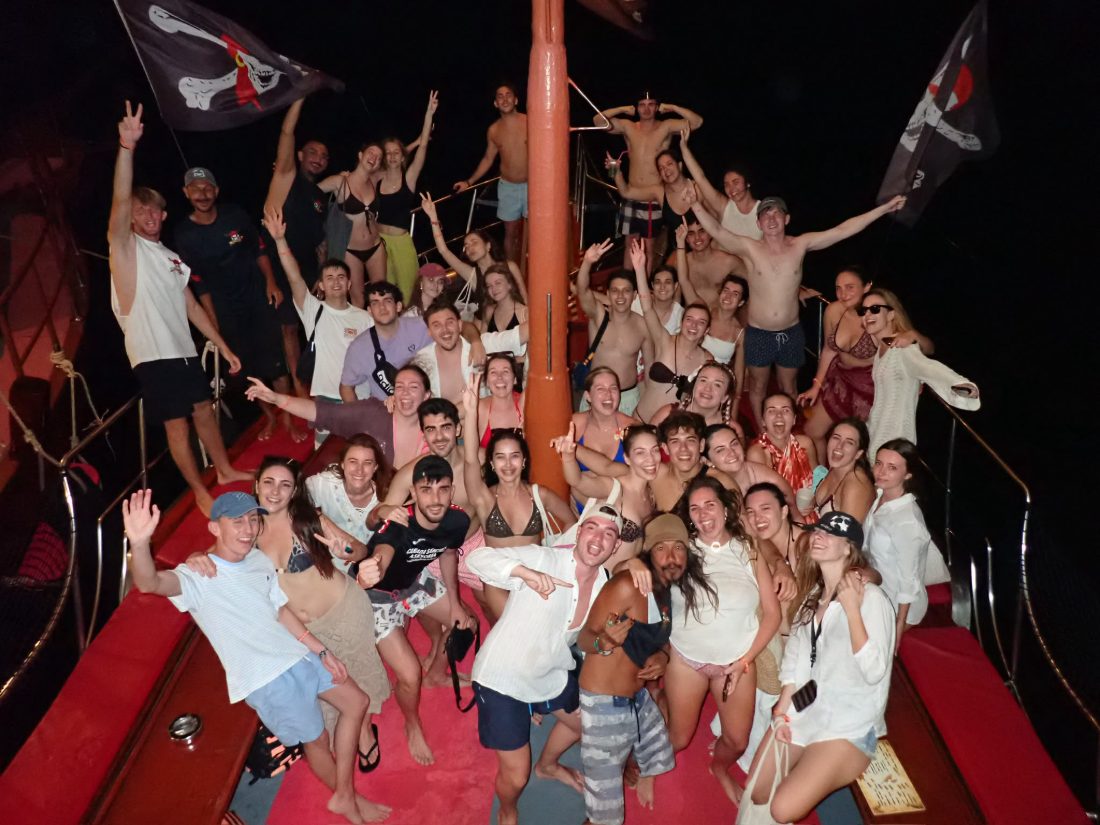 Fiesta Wylder en barco pirata